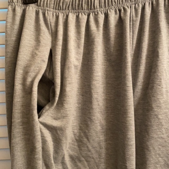 Flexible Grey Comfortable lounge pants with pockets - Picture 6 of 7